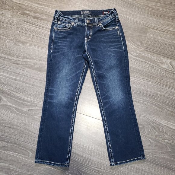Like 🆕 Silver Jeans - Suki Mid Capris - Picture 2 of 13